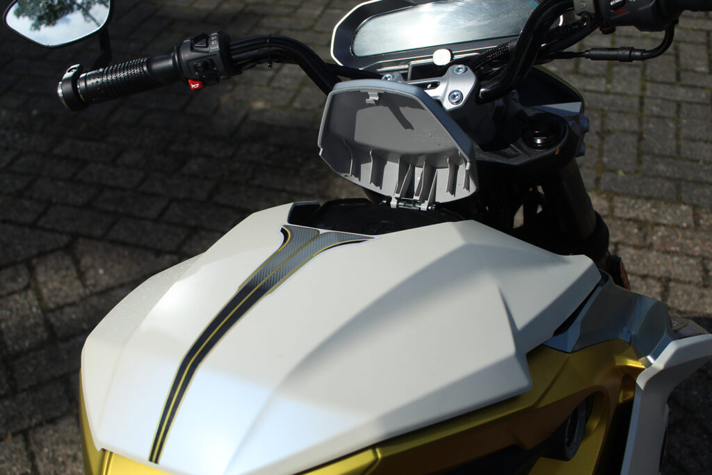 ovaobike MCR-M - THE PACK - Noticias de motocicletas eléctricas - Andrew Thijssen